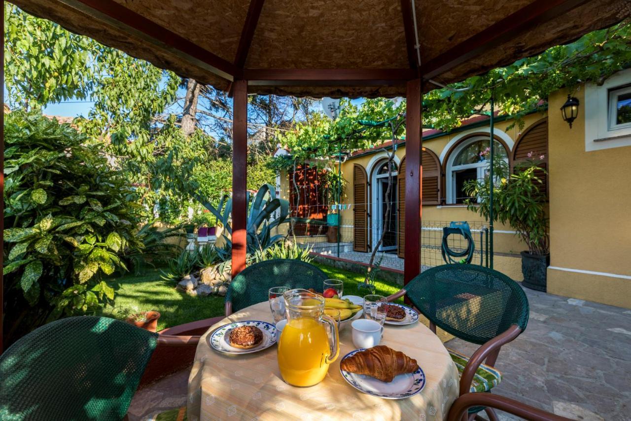 Apartman Maya Mali Lošinj Esterno foto